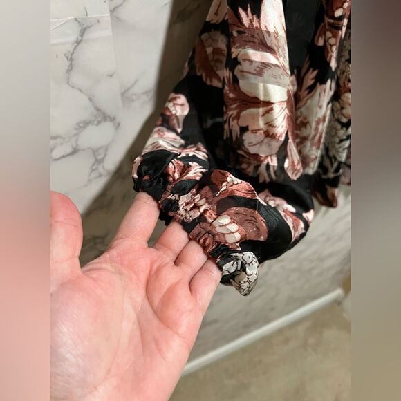 ASOS DESIGN satin stripe blouson mini dress with ring detail in floral print - Picture 3 of 12